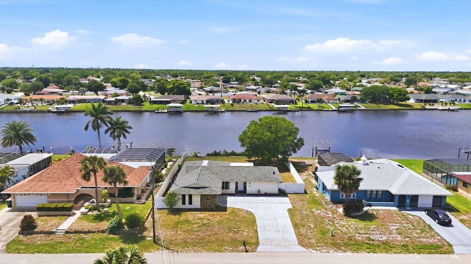 Single Family Residence in PORT CHARLOTTE, FL - Daniel Dourado