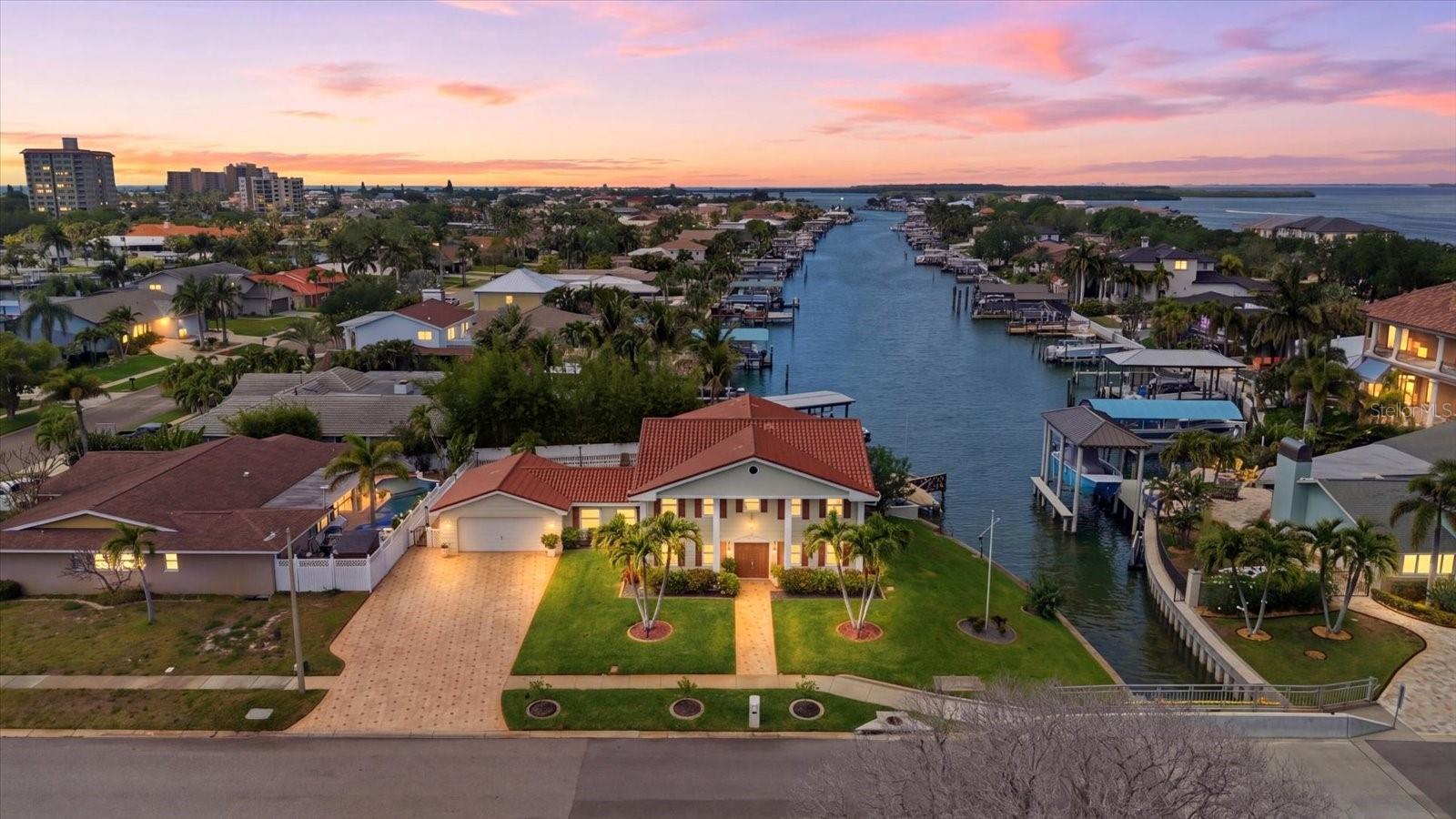 Single Family Residence in CLEARWATER BEACH, FL - Daniel Dourado