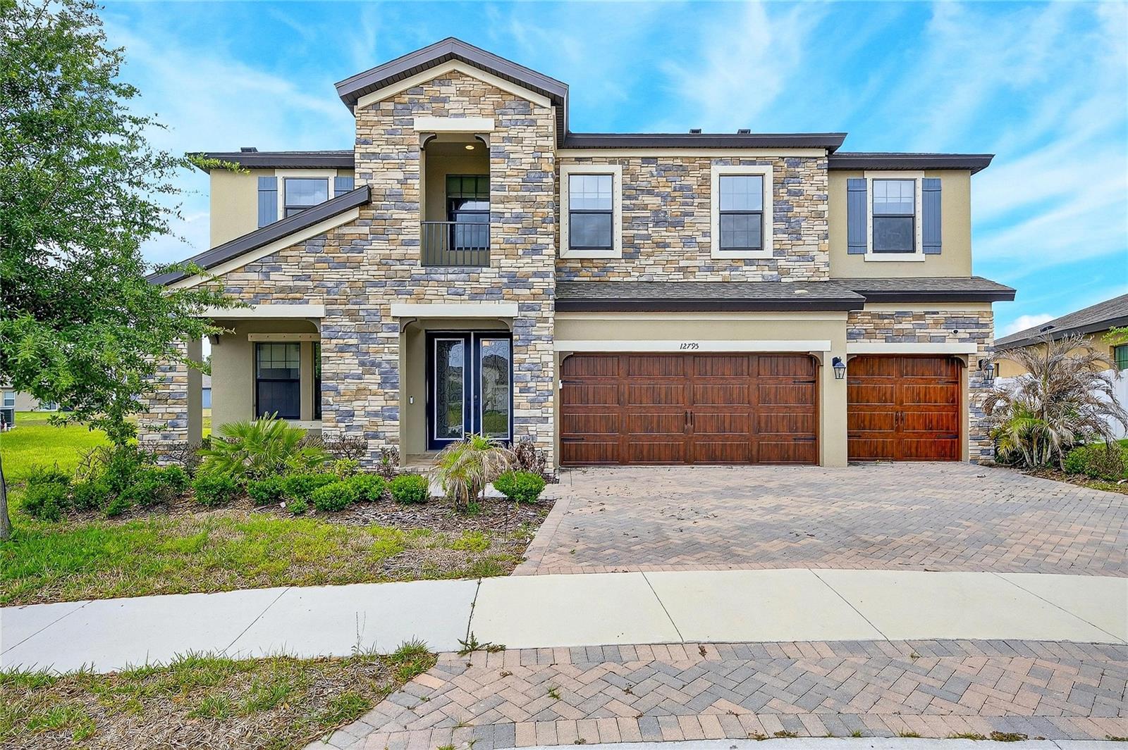 Single Family Residence in RIVERVIEW, FL - Daniel Dourado