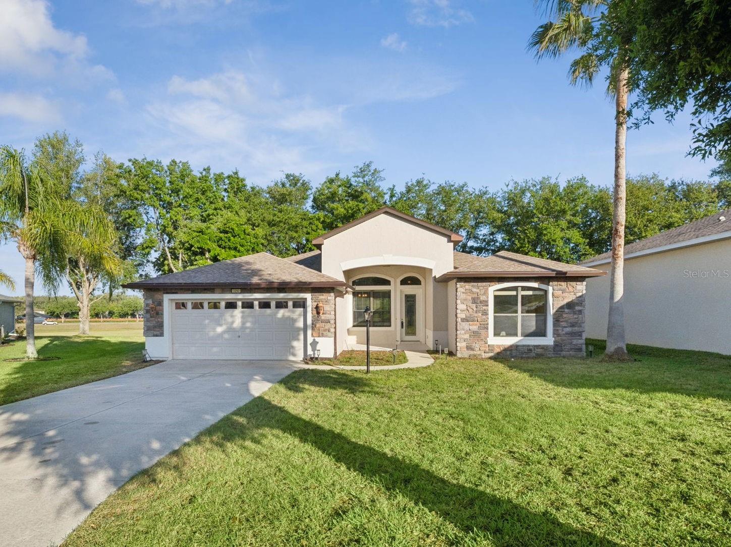 Single Family Residence in TAVARES, FL - Daniel Dourado