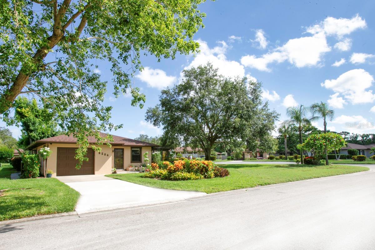 Single Family Residence in BRADENTON, FL - Daniel Dourado