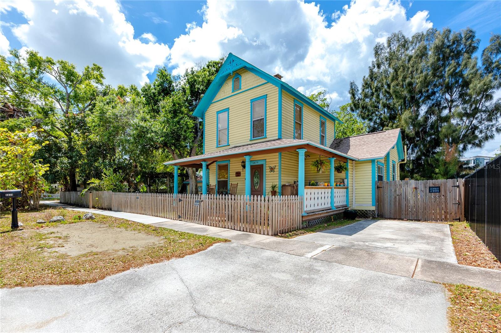 Single Family Residence in TAMPA, FL - Daniel Dourado