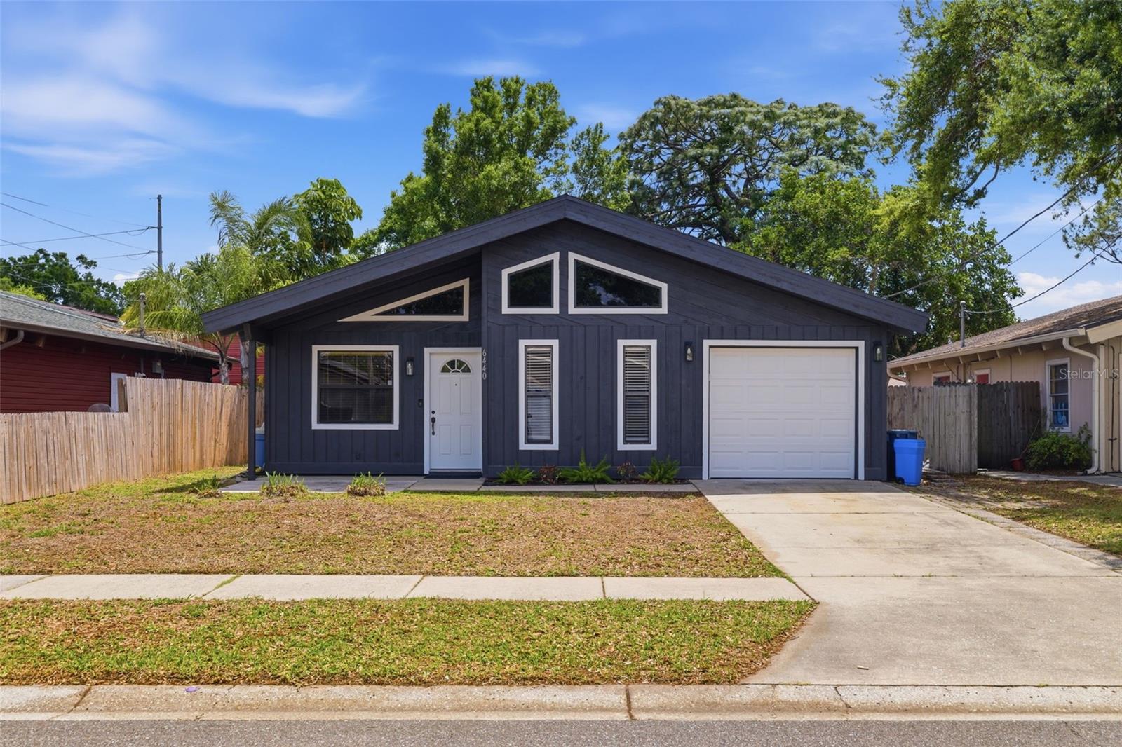 Single Family Residence em PINELLAS PARK, FL - Daniel Dourado