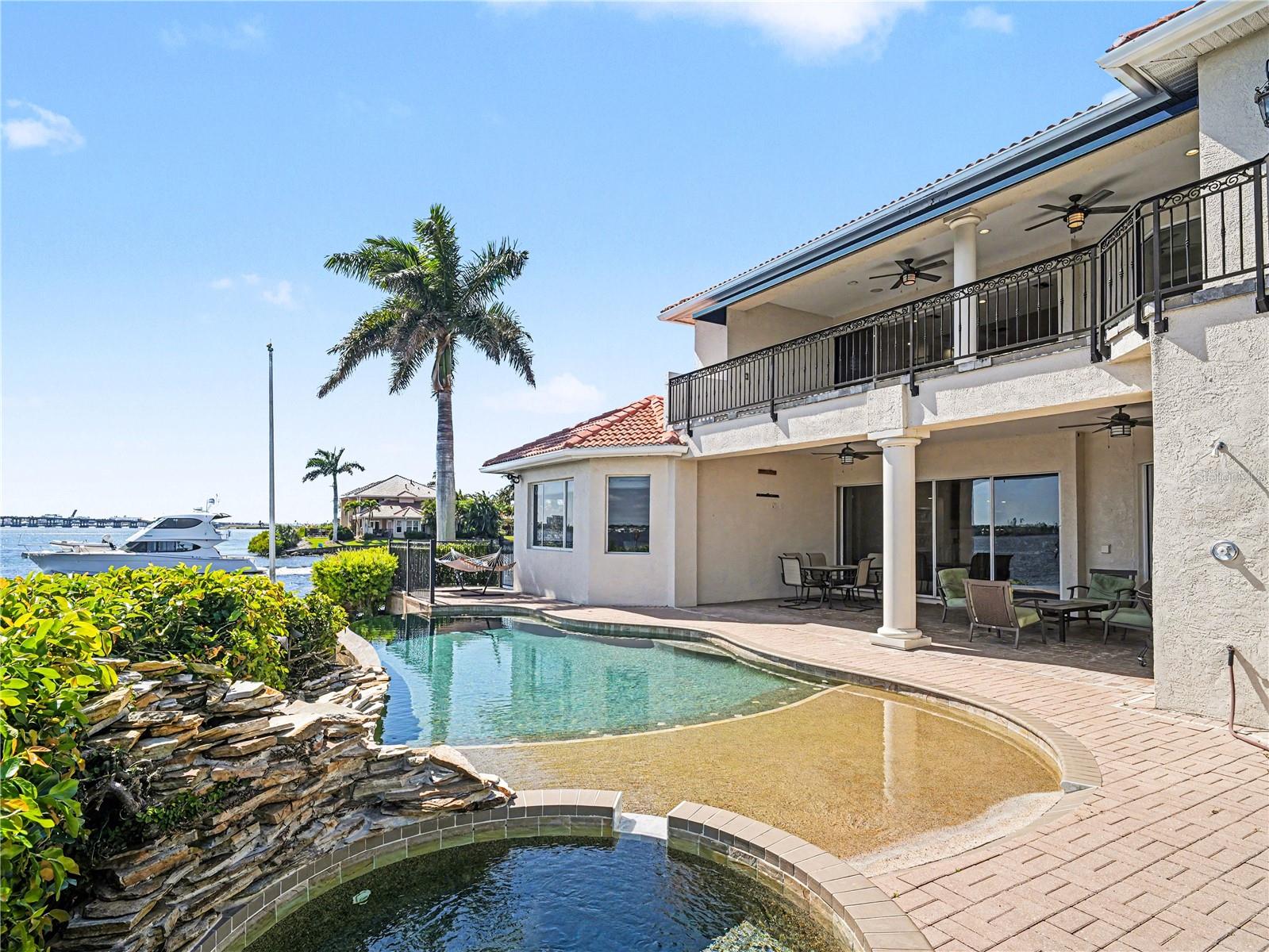 Single Family Residence in PALMETTO, FL - Daniel Dourado