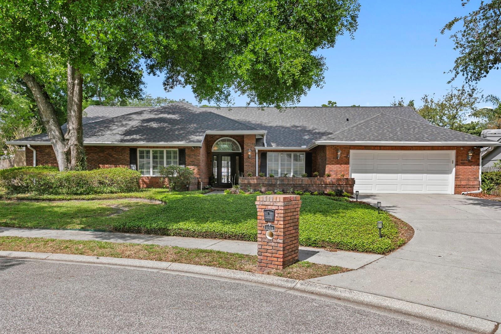 Single Family Residence in TEMPLE TERRACE, FL - Daniel Dourado