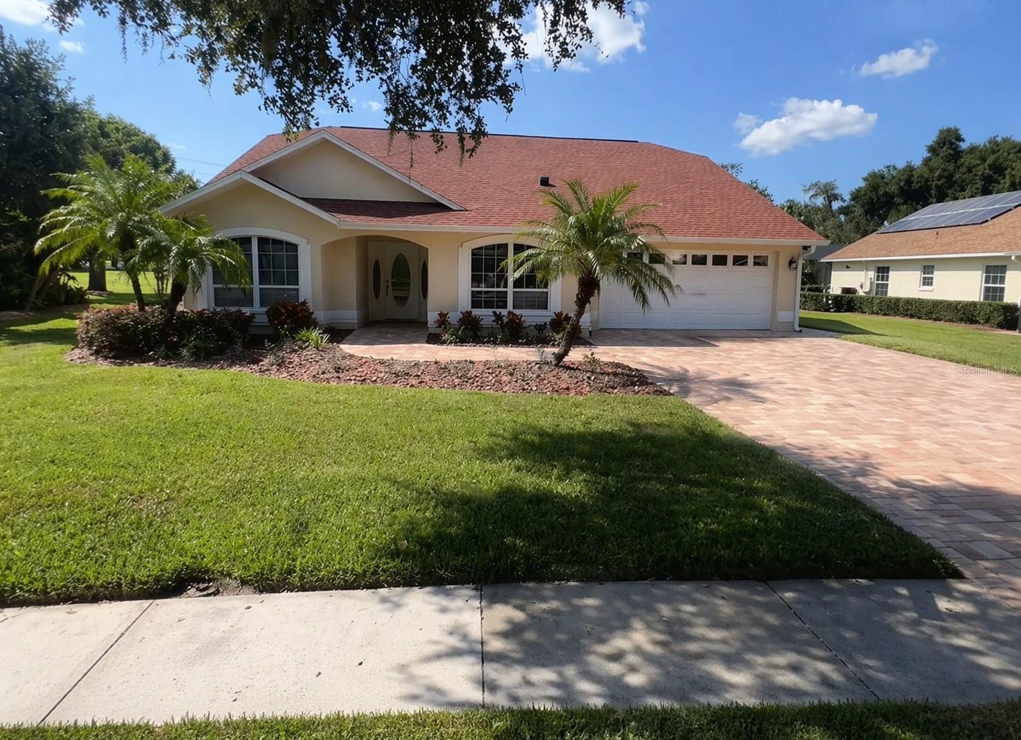 Single Family Residence em ZEPHYRHILLS, FL - Daniel Dourado