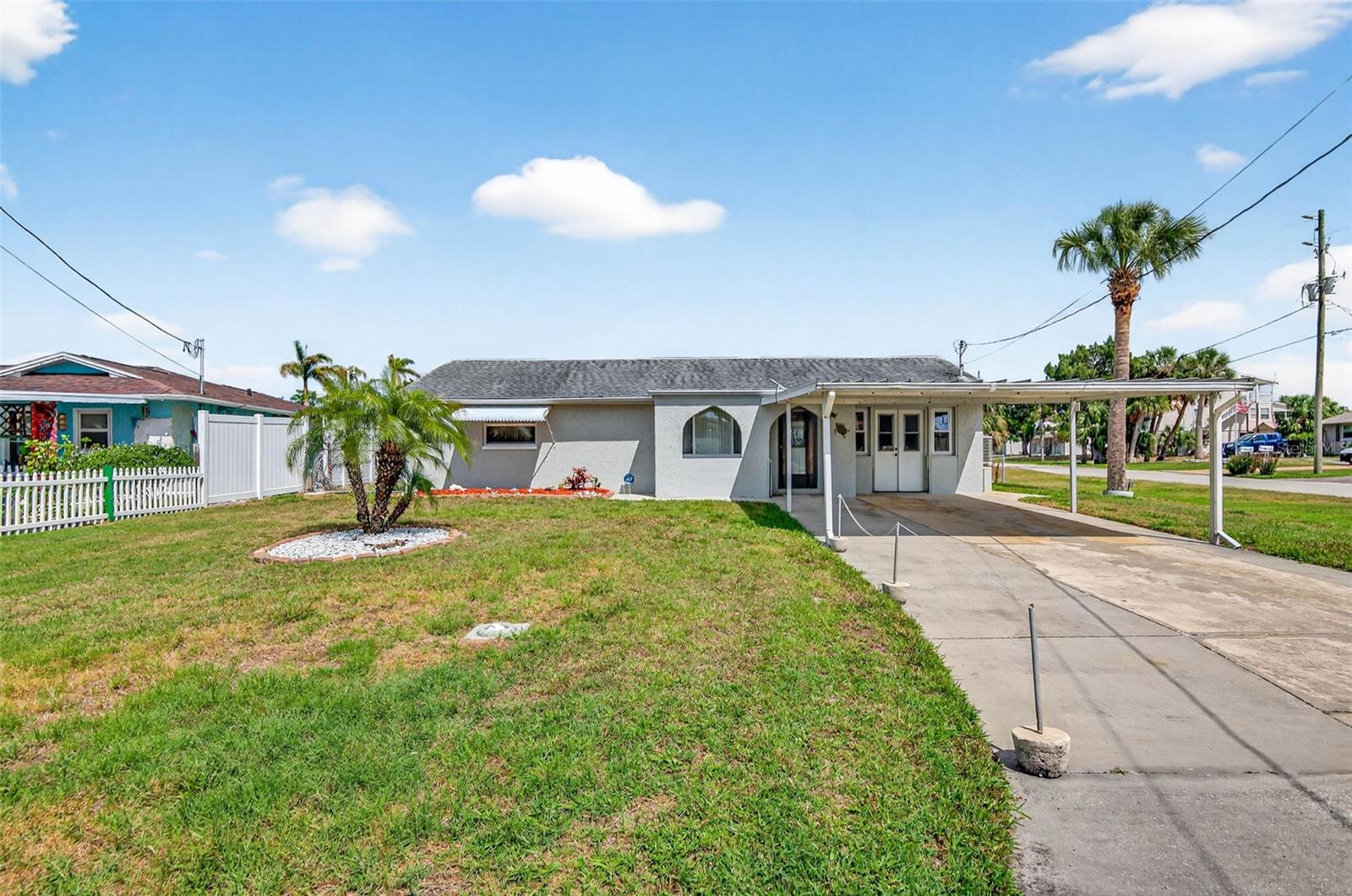 Single Family Residence in HUDSON, FL - Daniel Dourado