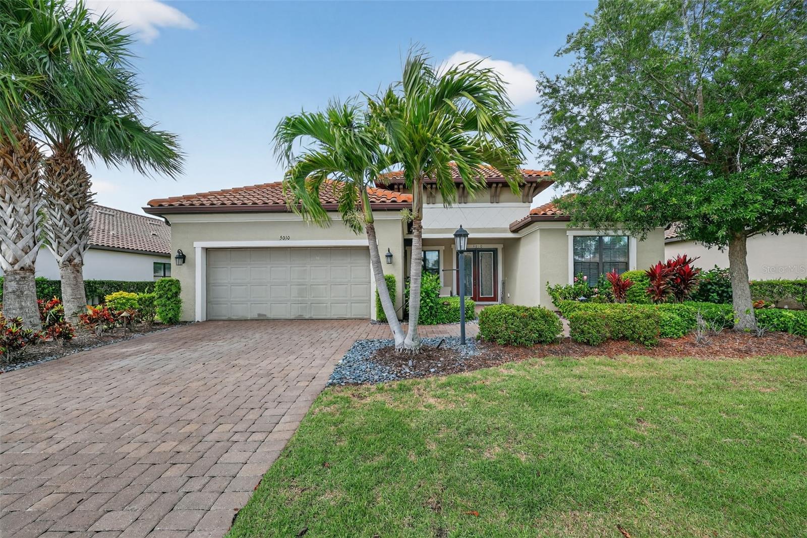Single Family Residence in BRADENTON, FL - Daniel Dourado