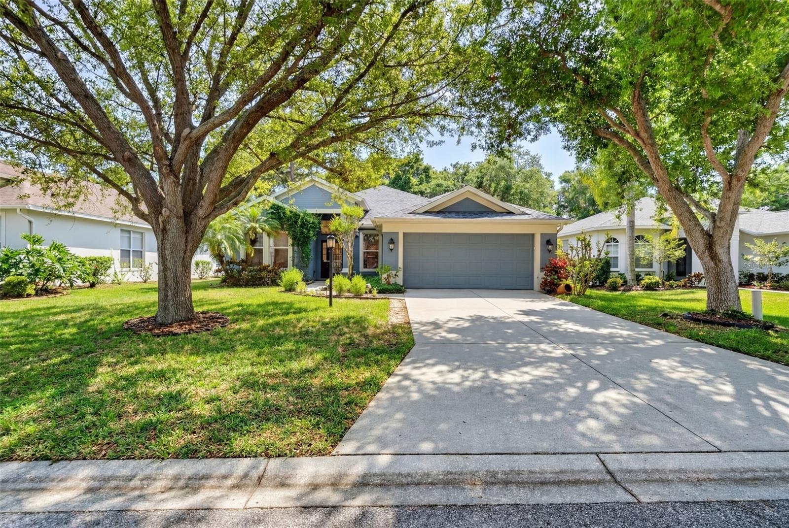 Single Family Residence in SARASOTA, FL - Daniel Dourado