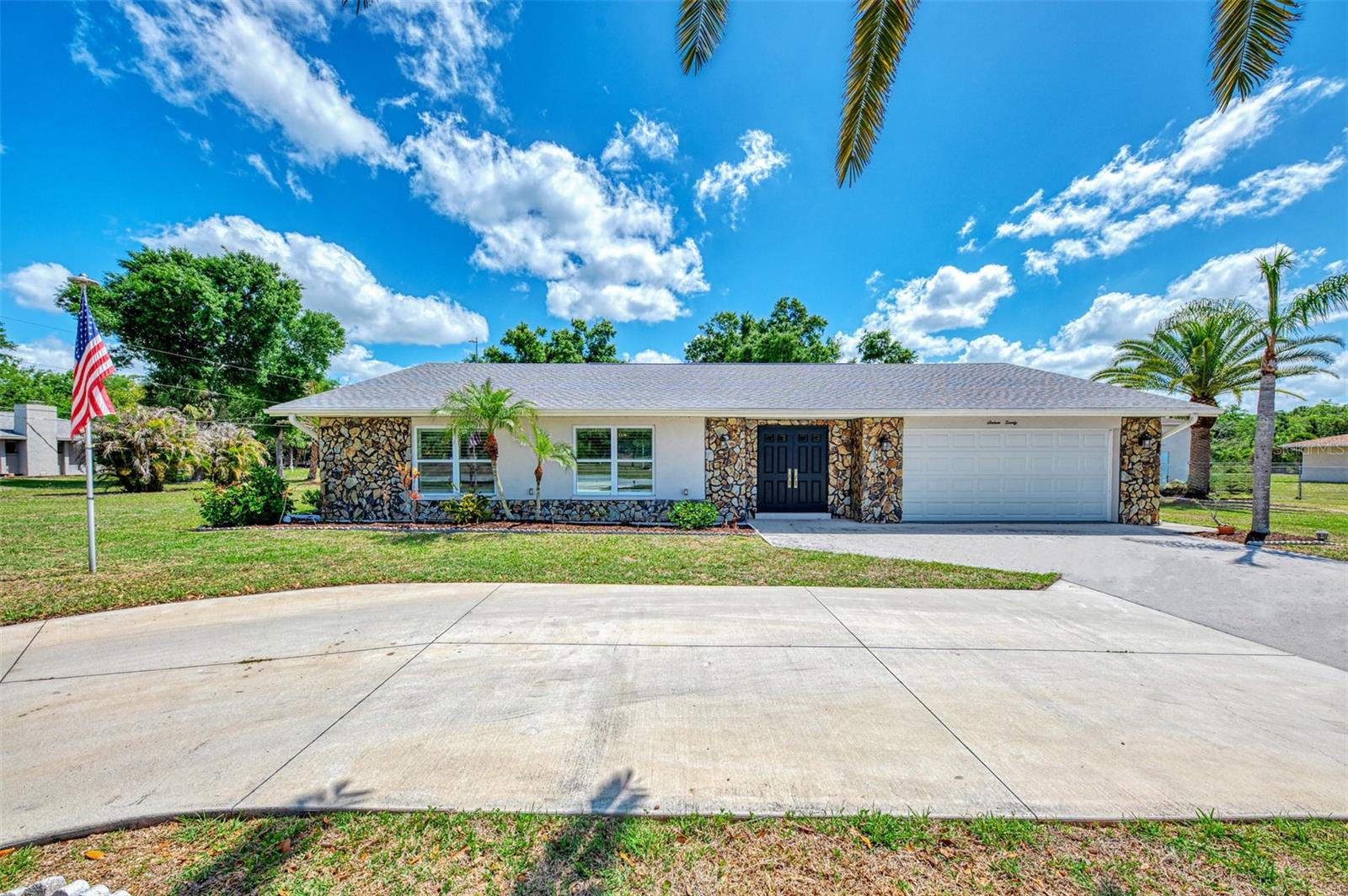 Single Family Residence in NOKOMIS, FL - Daniel Dourado