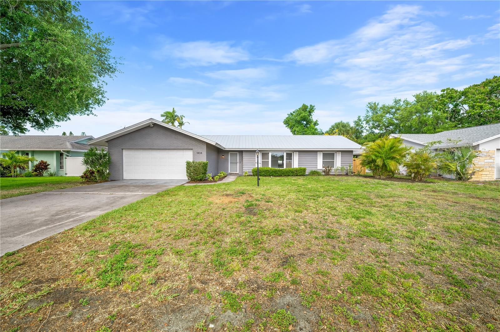Single Family Residence in BRADENTON, FL - Daniel Dourado