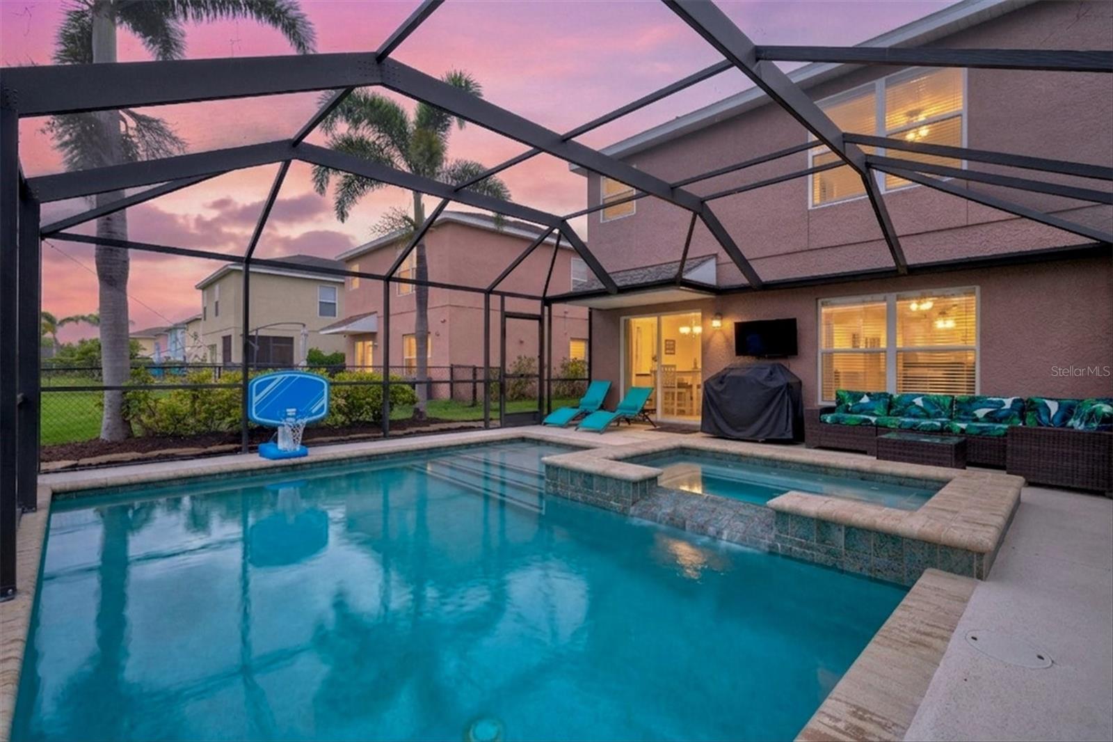 Single Family Residence in BRADENTON, FL - Daniel Dourado