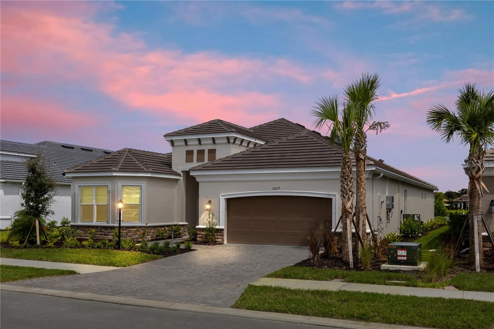 Single Family Residence in SARASOTA, FL - Daniel Dourado