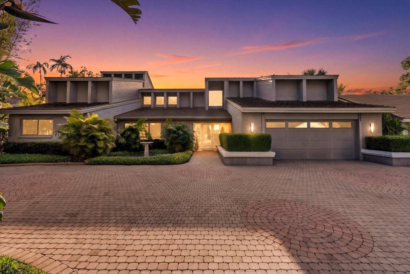 Single Family Residence in SARASOTA, FL - Daniel Dourado
