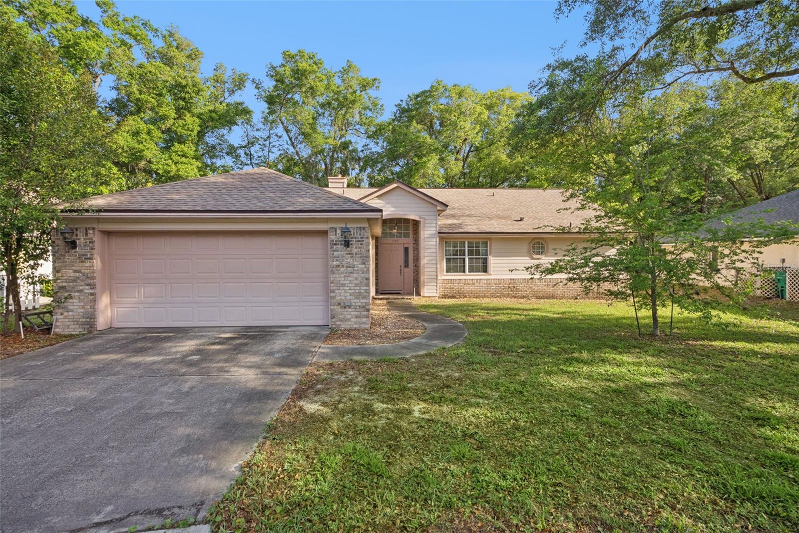 Single Family Residence in DELAND, FL - Daniel Dourado