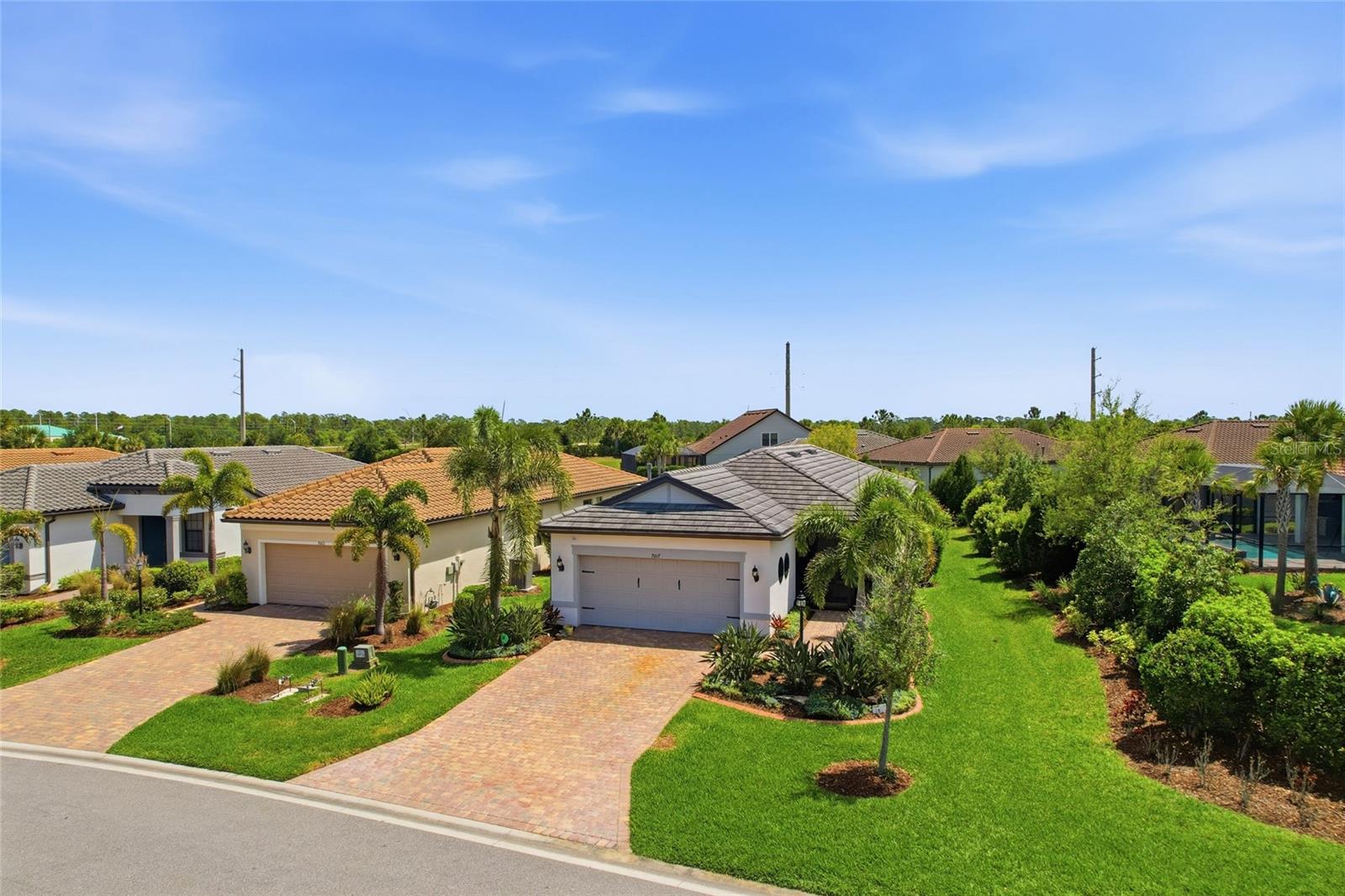 Single Family Residence in BRADENTON, FL - Daniel Dourado