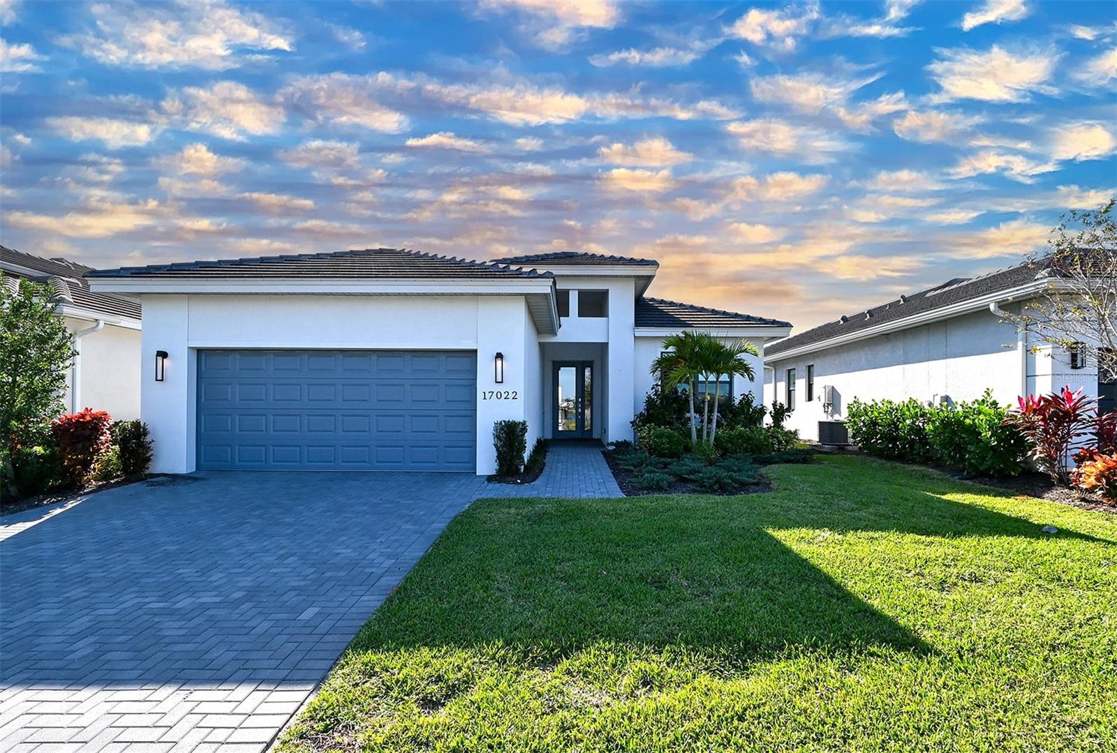Single Family Residence in LAKEWOOD RANCH, FL - Daniel Dourado