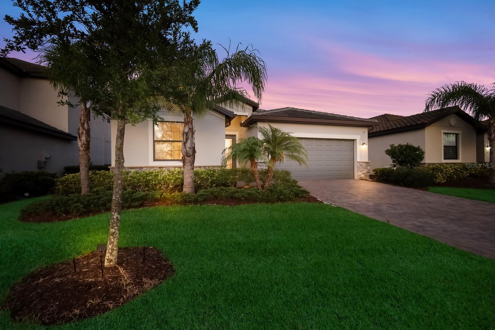 Single Family Residence in BRADENTON, FL - Daniel Dourado