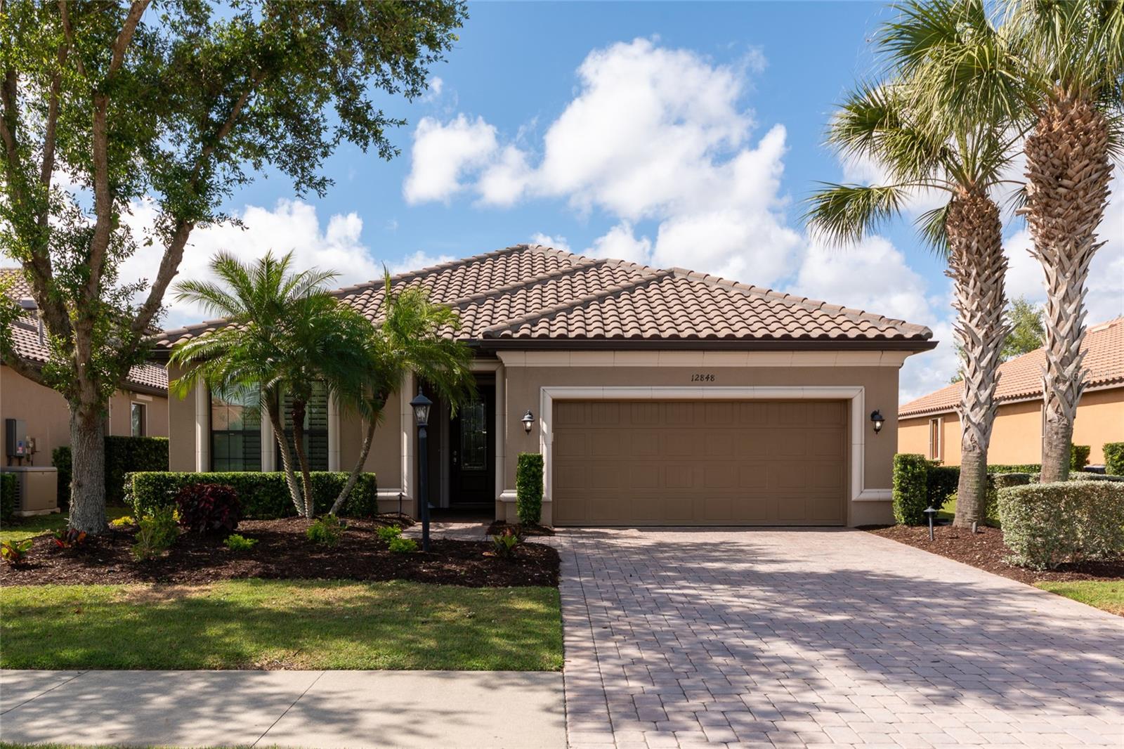 Single Family Residence in LAKEWOOD RANCH, FL - Daniel Dourado