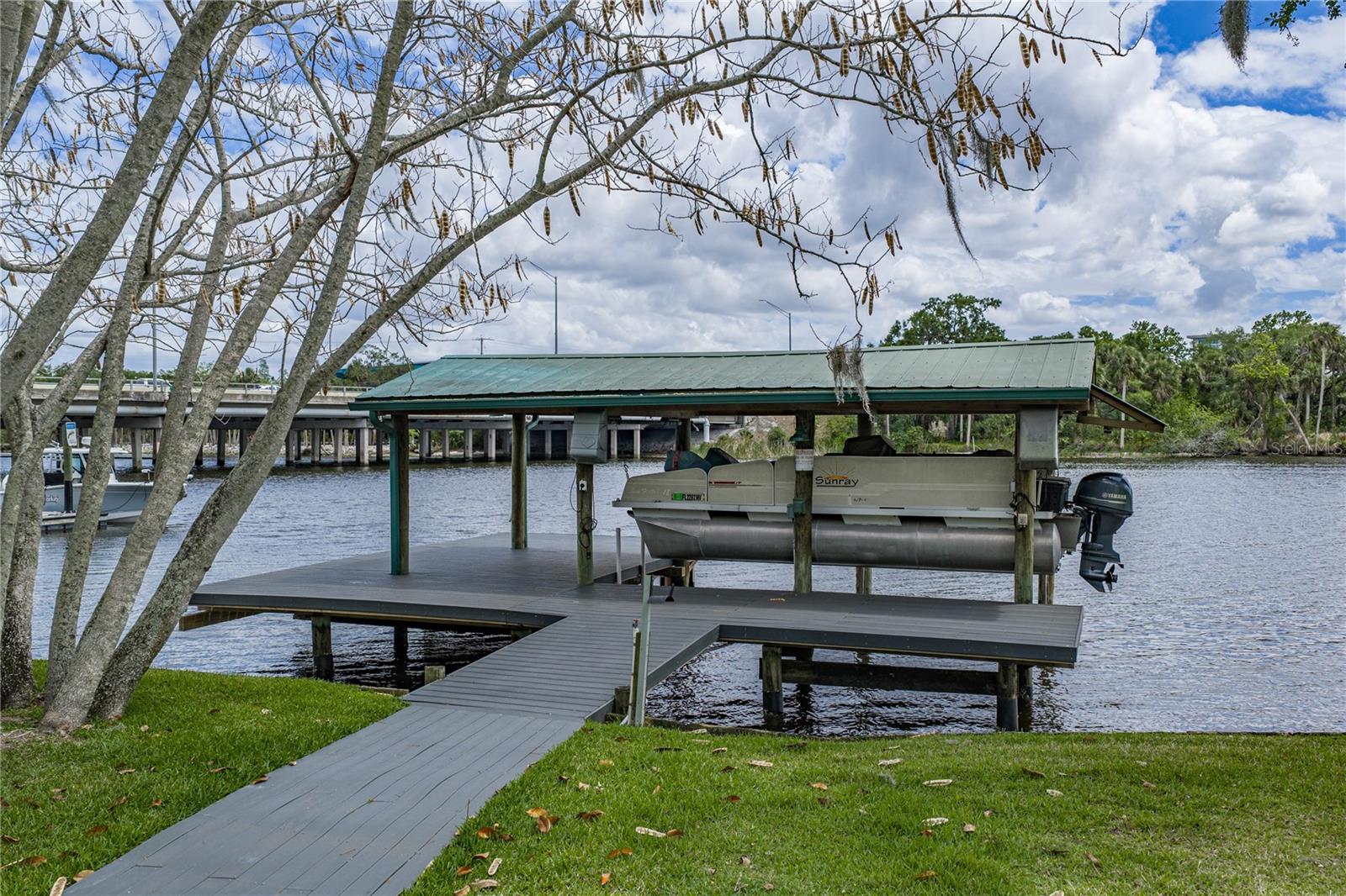Single Family Residence in RIVERVIEW, FL - Daniel Dourado