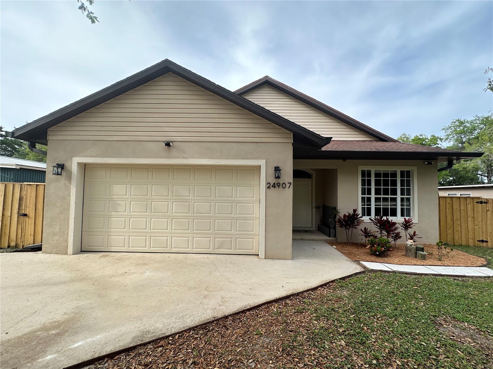 Single Family Residence in SALT SPRINGS, FL - Daniel Dourado