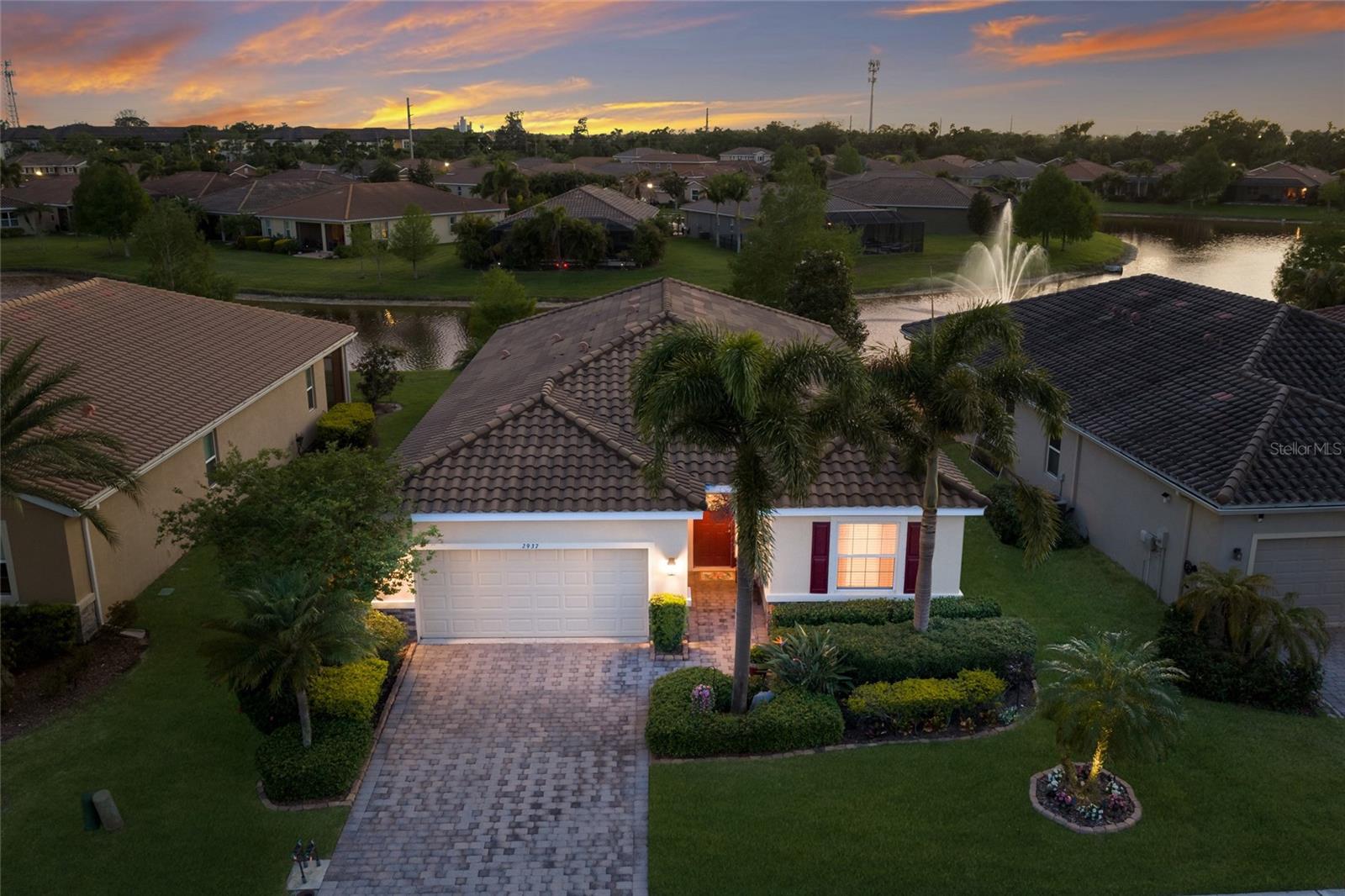 Single Family Residence in SARASOTA, FL - Daniel Dourado