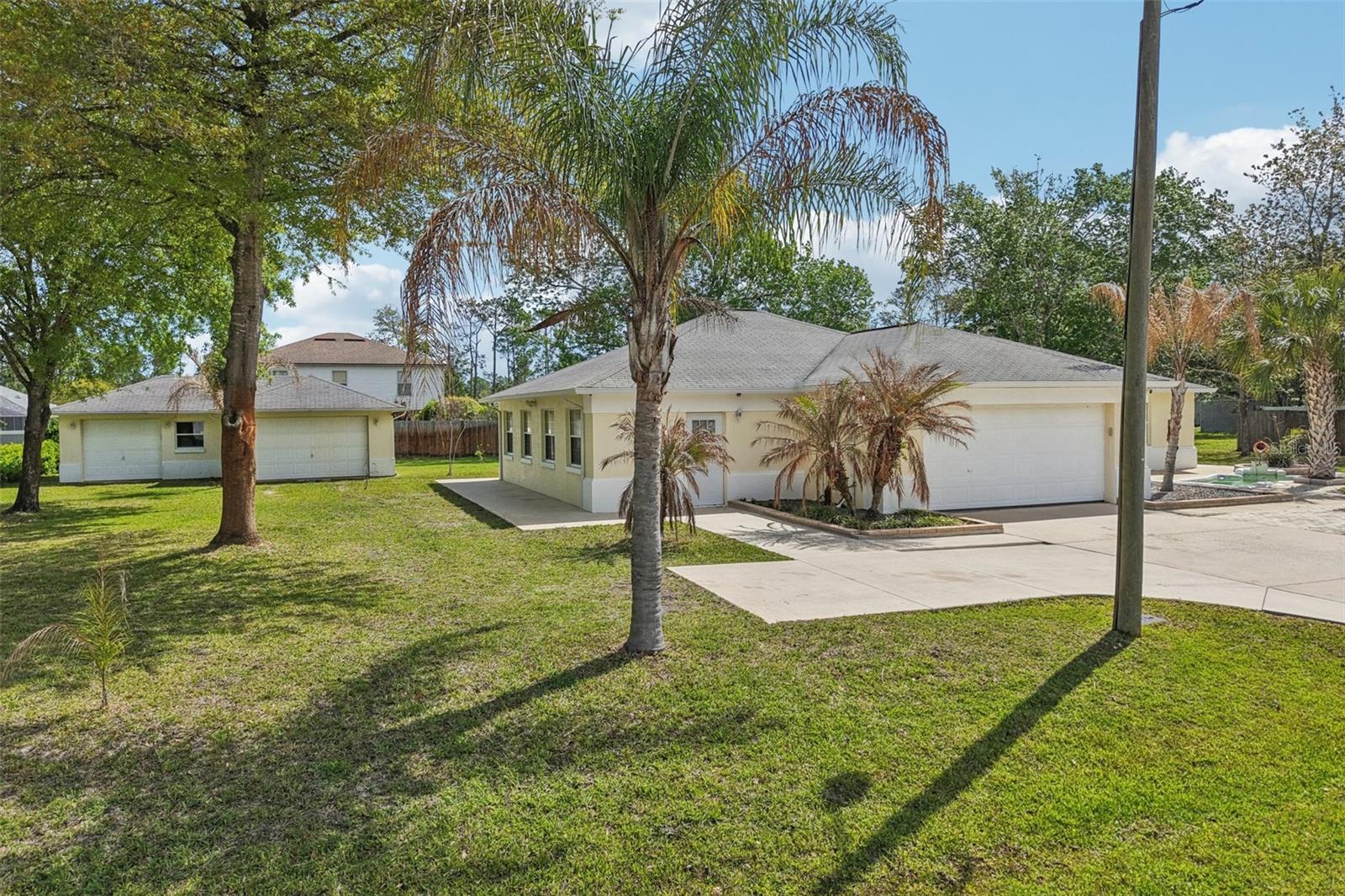 Single Family Residence in PALM COAST, FL - Daniel Dourado