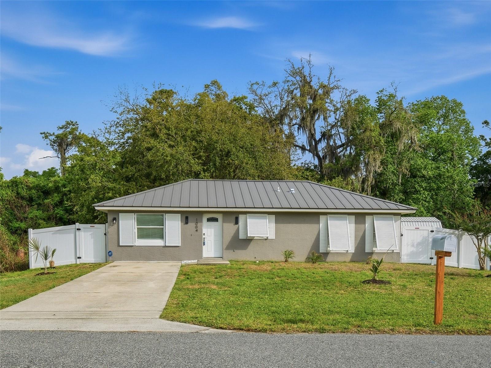 Single Family Residence in NEW SMYRNA BEACH, FL - Daniel Dourado