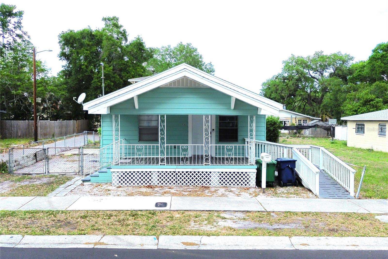 Single Family Residence in TAMPA, FL - Daniel Dourado