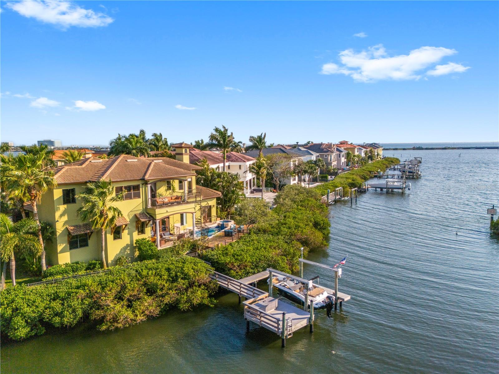 Single Family Residence in TAMPA, FL - Daniel Dourado