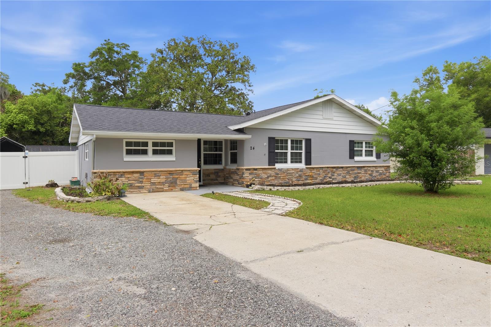 Single Family Residence in DEBARY, FL - Daniel Dourado