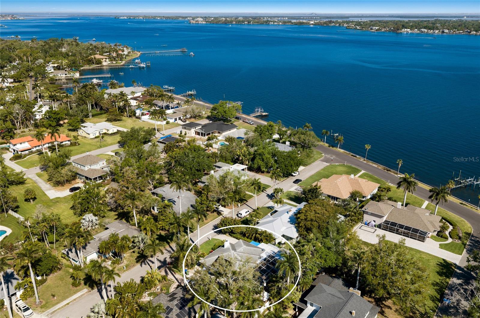 Single Family Residence in BRADENTON, FL - Daniel Dourado