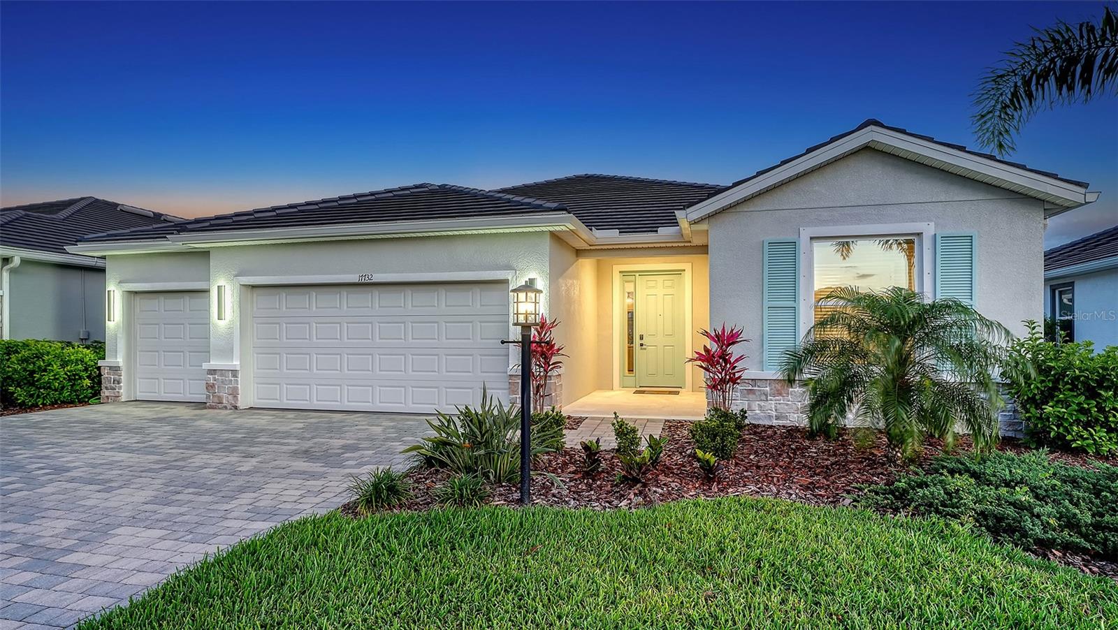 Single Family Residence in BRADENTON, FL - Daniel Dourado