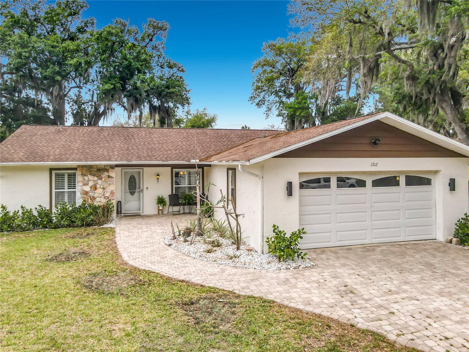 Single Family Residence in EDGEWATER, FL - Daniel Dourado