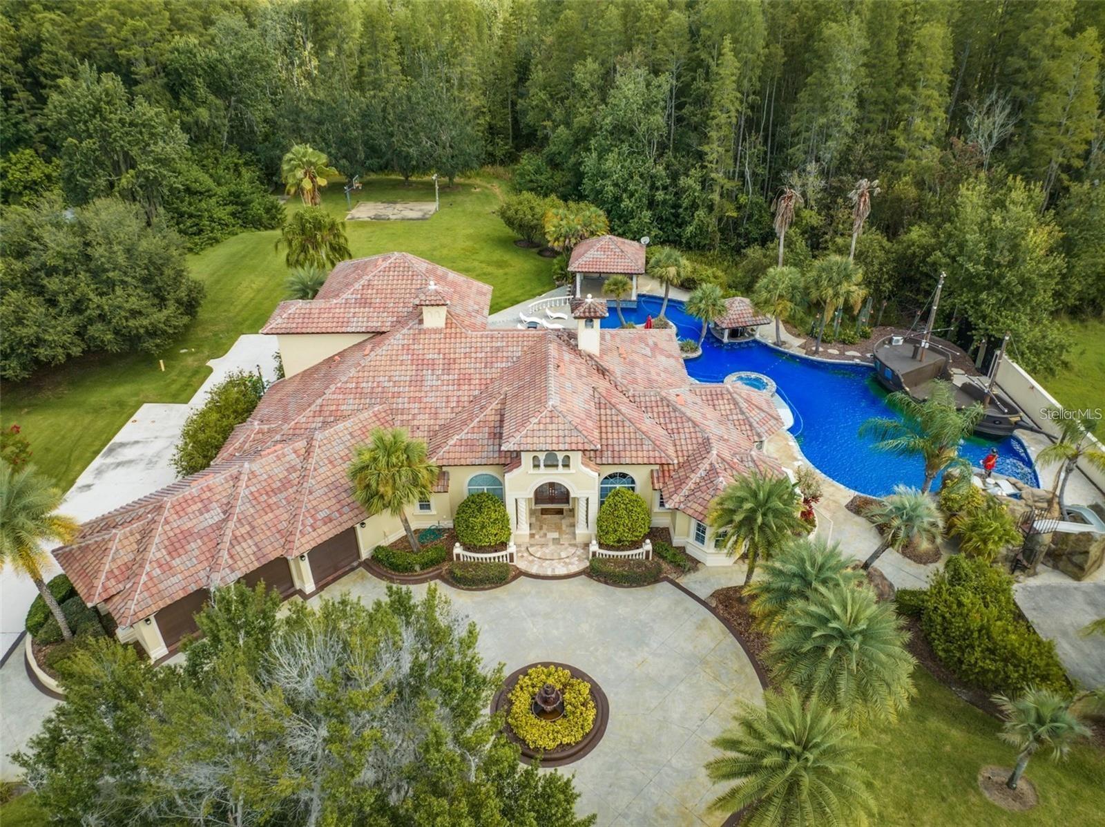 Single Family Residence in LUTZ, FL - Daniel Dourado