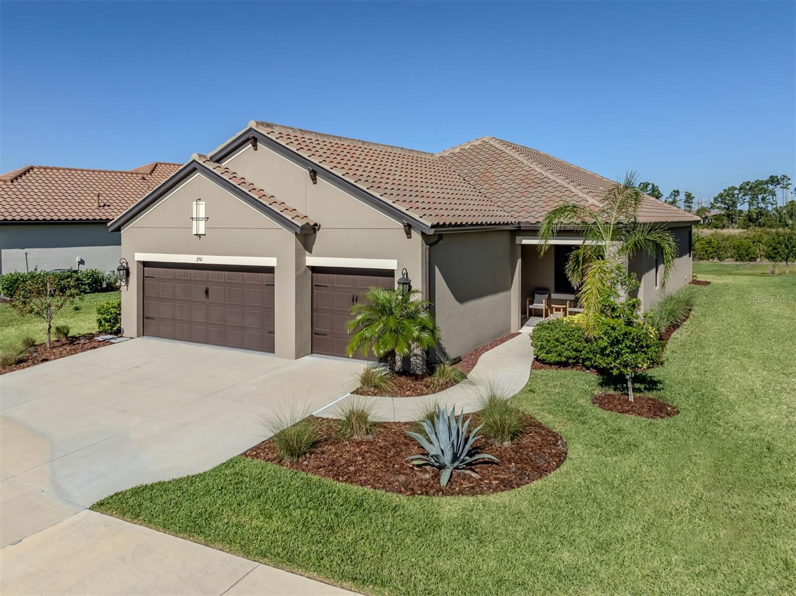 Single Family Residence in NOKOMIS, FL - Daniel Dourado