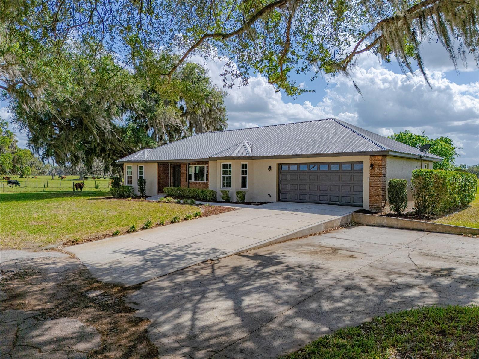 Single Family Residence em CENTER HILL, FL - Daniel Dourado
