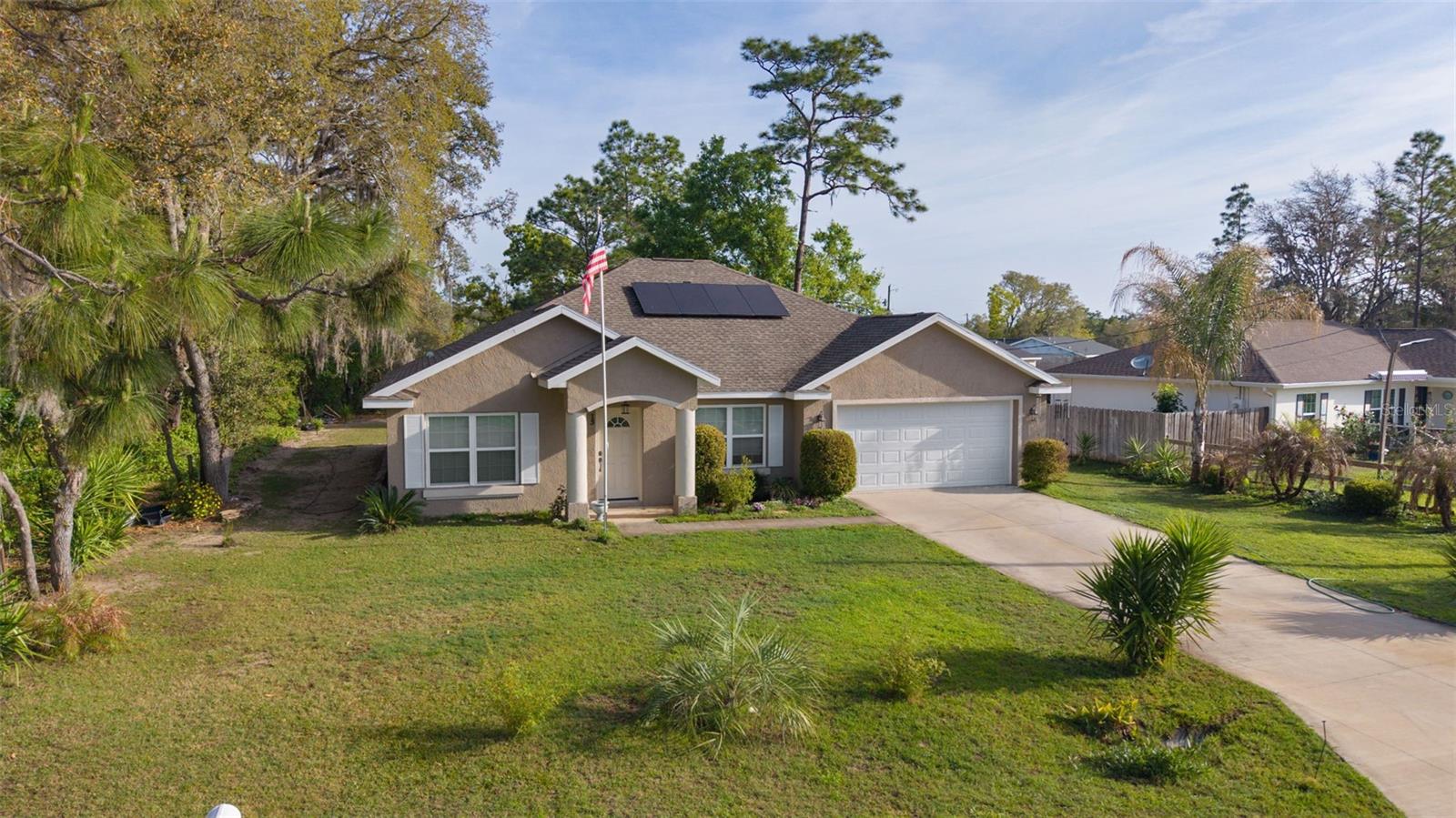 Single Family Residence em OCKLAWAHA, FL - Daniel Dourado