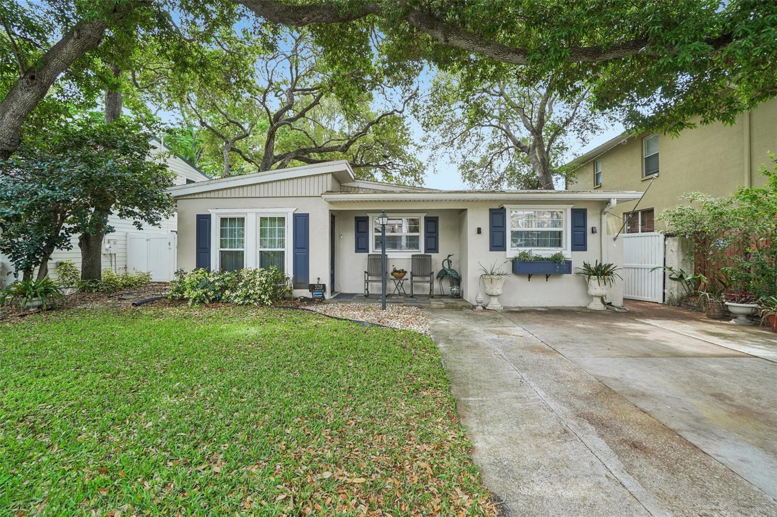 Single Family Residence in TAMPA, FL - Daniel Dourado