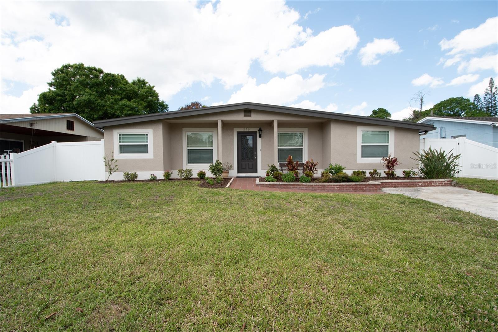 Single Family Residence in TAMPA, FL - Daniel Dourado