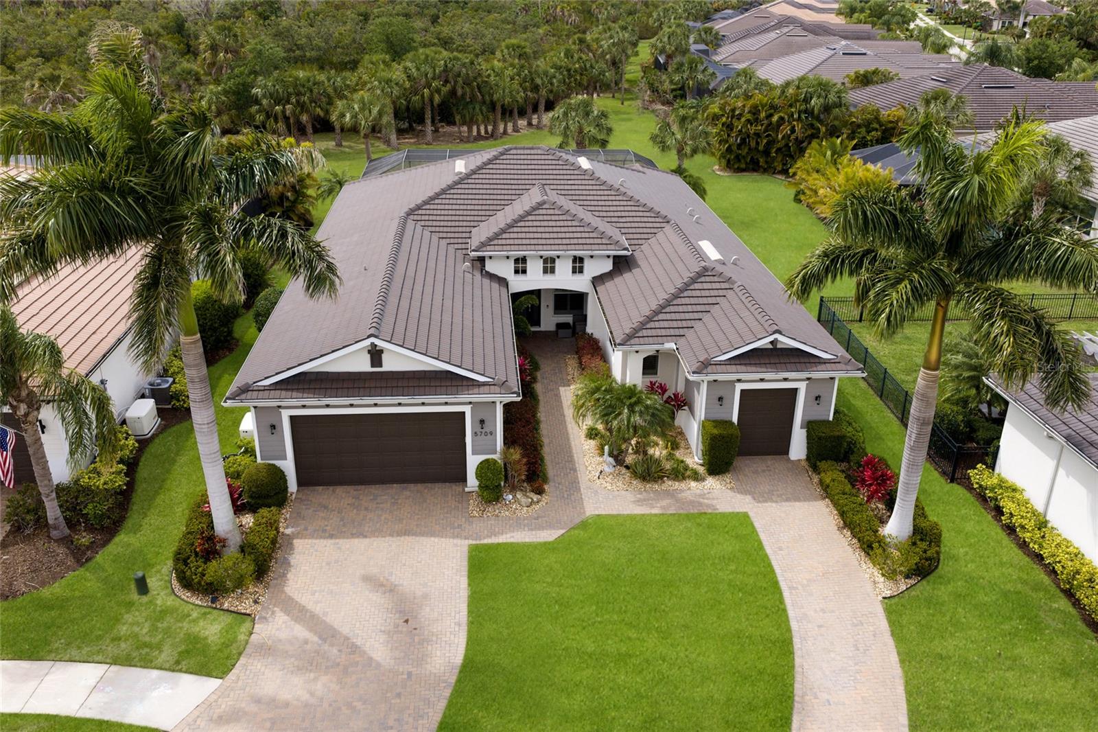Single Family Residence in BRADENTON, FL - Daniel Dourado