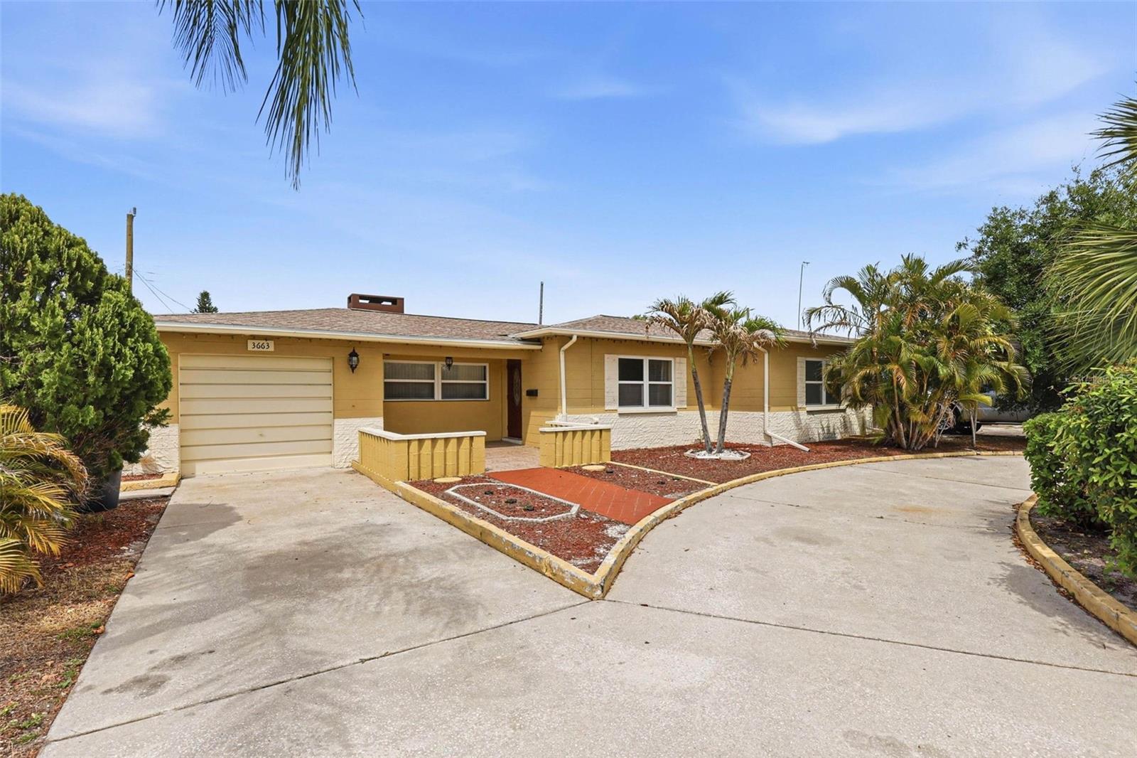 Single Family Residence em ST PETERSBURG, FL - Daniel Dourado