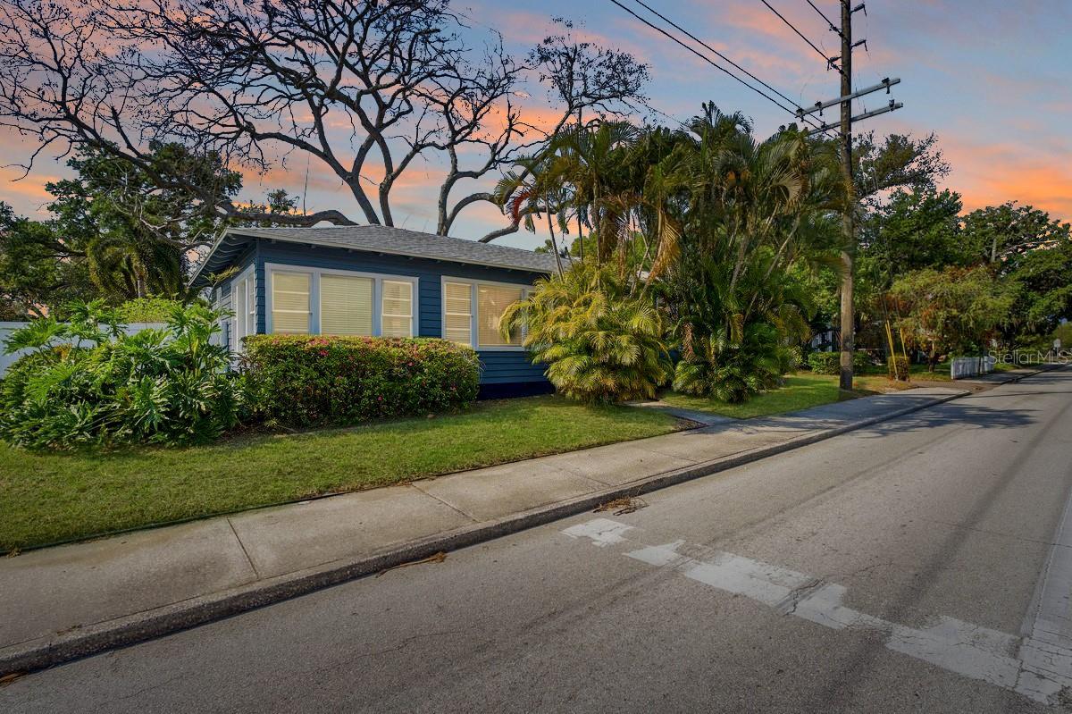 Single Family Residence em ST PETERSBURG, FL - Daniel Dourado