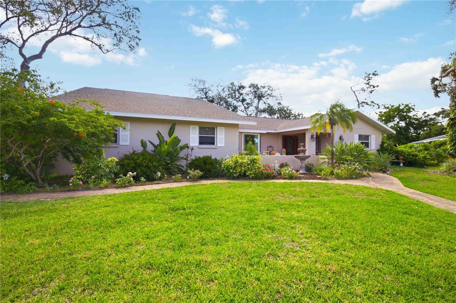 Single Family Residence in SARASOTA, FL - Daniel Dourado