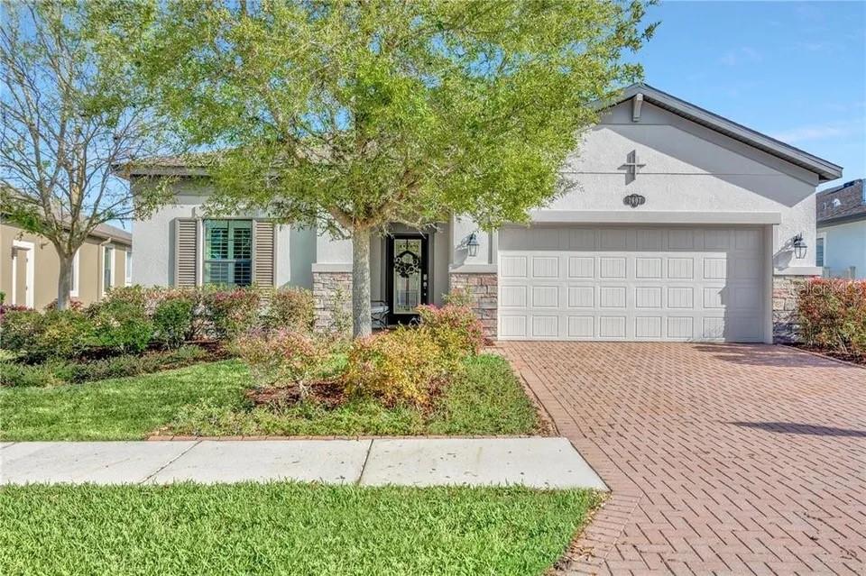 Single Family Residence in LUTZ, FL - Daniel Dourado