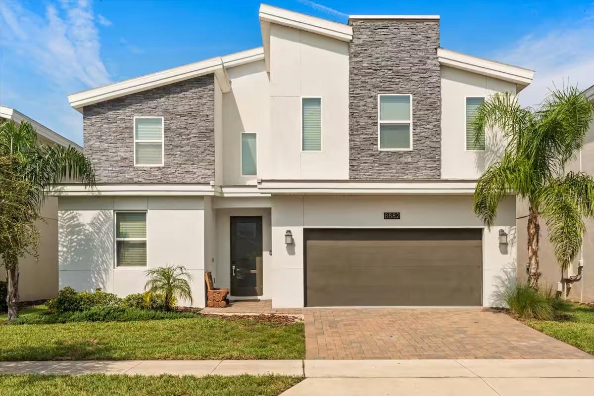 Single Family Residence in DAVENPORT, FL - Daniel Dourado