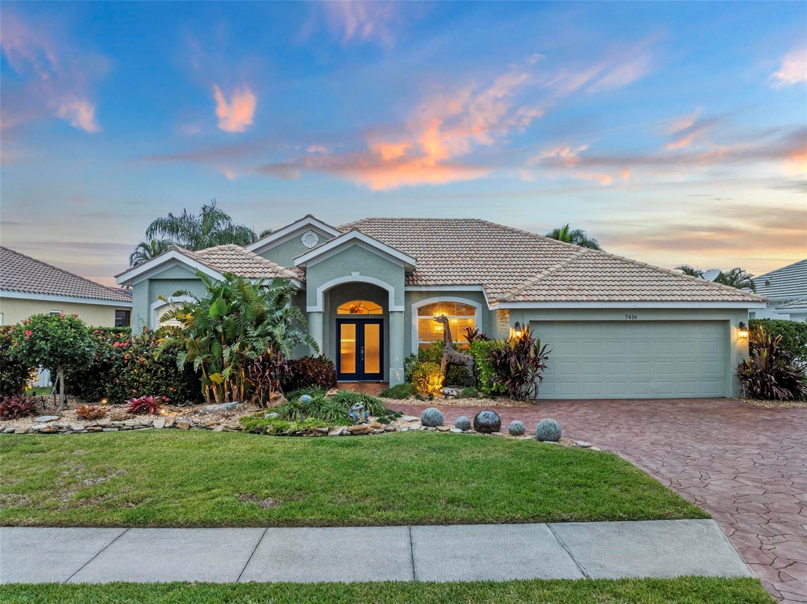 Single Family Residence in SARASOTA, FL - Daniel Dourado
