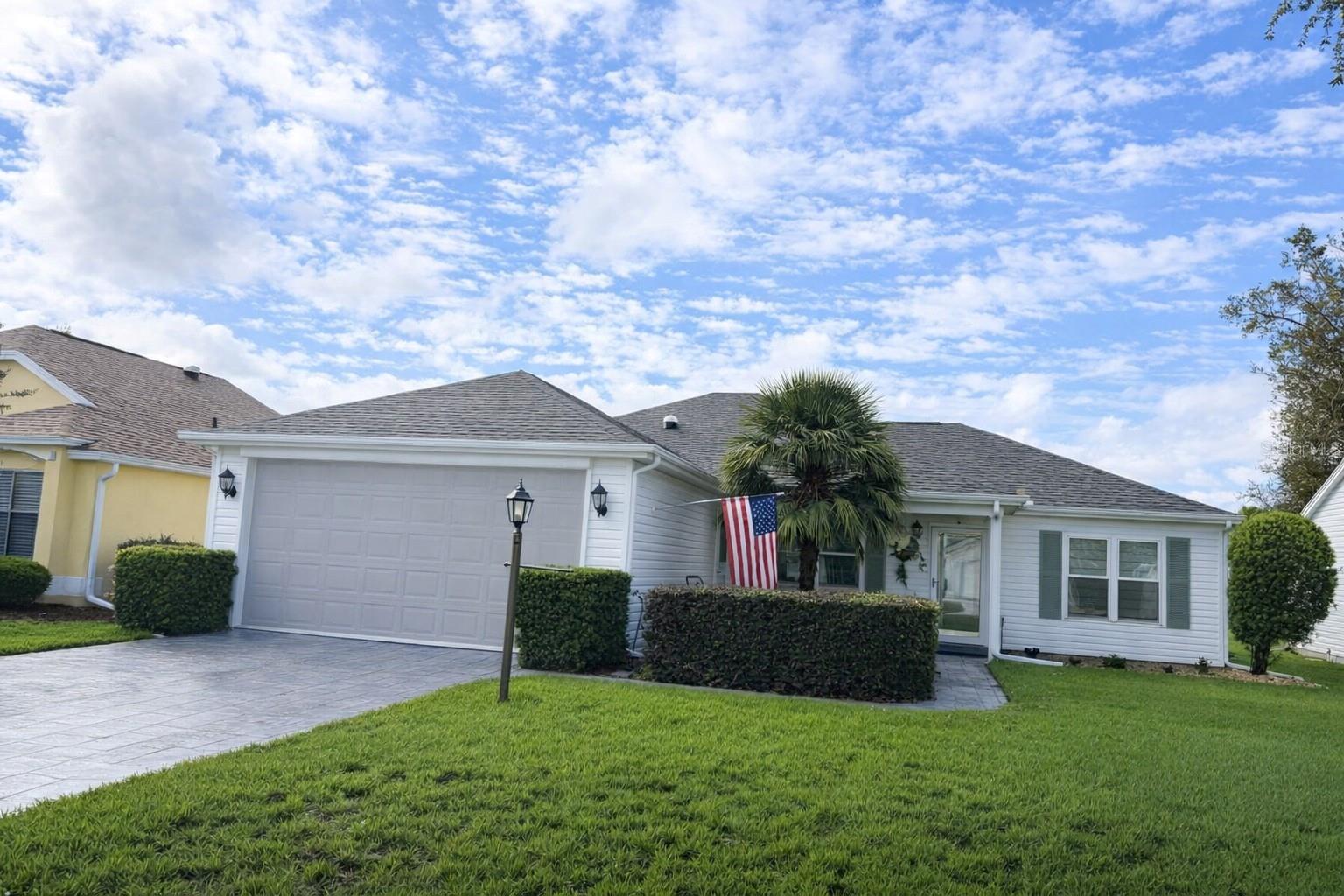 Single Family Residence in THE VILLAGES, FL - Daniel Dourado