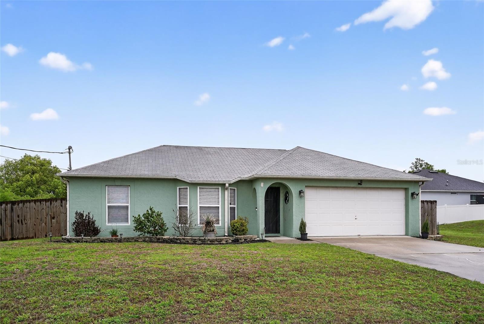 Single Family Residence in DELTONA, FL - Daniel Dourado