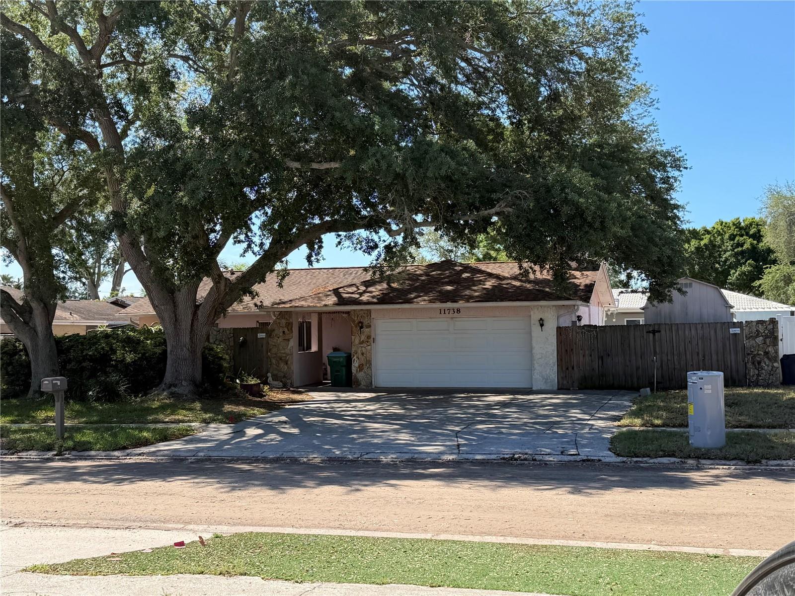 Single Family Residence em SEMINOLE, FL - Daniel Dourado